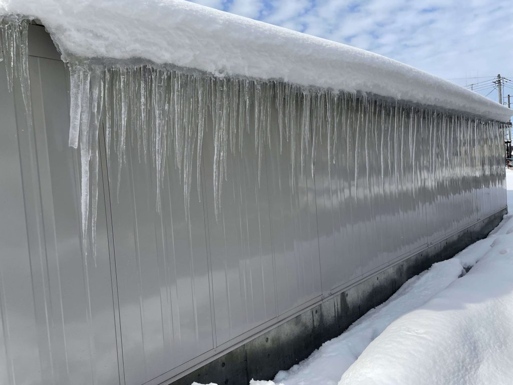 屋根の氷柱
